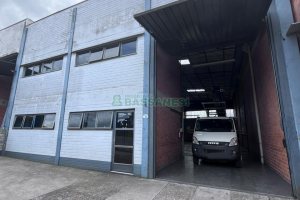 Pavilhão com 380m², no bairro Desvio Rizzo em Caxias do Sul para Alugar
