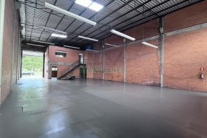 Pavilhão com 380m², no bairro Desvio Rizzo em Caxias do Sul para Alugar