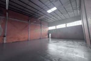 Pavilhão com 380m², no bairro Desvio Rizzo em Caxias do Sul para Alugar