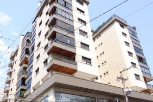 Apartamento com 130m², 3 dormitórios, 2 vagas, no bairro Centro em Caxias do Sul para Alugar