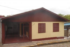Casa com 99m², 3 dormitórios, 1 vaga, no bairro Rio Branco em Caxias do Sul para Comprar