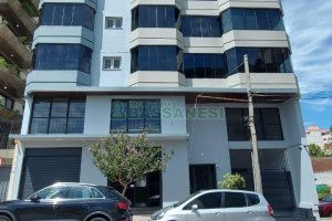 Loja com 356m², 2 vagas, no bairro São Pelegrino em Caxias do Sul para Comprar