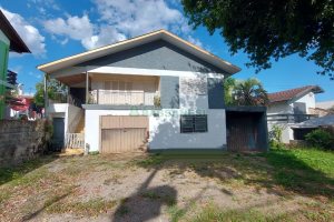 Casa Comercial com 80m², 3 dormitórios, 1 vaga, no bairro Cruzeiro em Caxias do Sul para Comprar