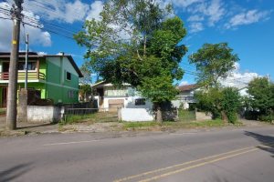 Casa Comercial com 80m², 3 dormitórios, 1 vaga, no bairro Cruzeiro em Caxias do Sul para Comprar