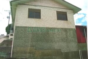 Casa com 140m², 3 dormitórios, 1 vaga, no bairro Cidade Nova em Caxias do Sul para Comprar