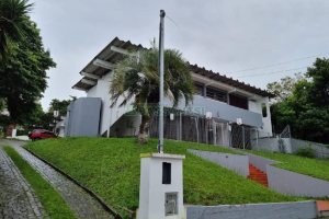 Casa Comercial com 407m², 3 dormitórios, 2 vagas, no bairro Sagrada Família em Caxias do Sul para Alugar