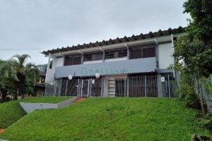Casa Comercial com 407m², 3 dormitórios, 2 vagas, no bairro Sagrada Família em Caxias do Sul para Alugar