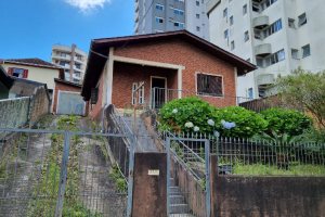 Casa com 112m², 3 dormitórios, 1 vaga, no bairro Panazzolo em Caxias do Sul para Comprar