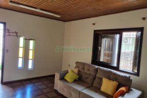 Casa com 112m², 3 dormitórios, 1 vaga, no bairro Panazzolo em Caxias do Sul para Comprar