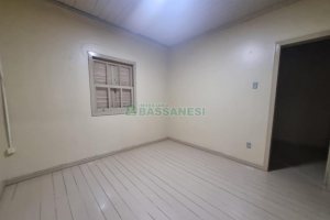 Casa Comercial com 100m², 2 dormitórios, 1 vaga, no bairro Panazzolo em Caxias do Sul para Alugar