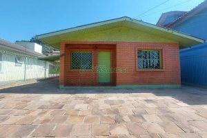 Casa com 88m², 3 dormitórios, 1 vaga, no bairro Fatima em Caxias do Sul para Alugar
