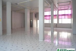 Loja com 179m², 3 vagas, no bairro Lourdes em Caxias do Sul para Alugar ou Comprar