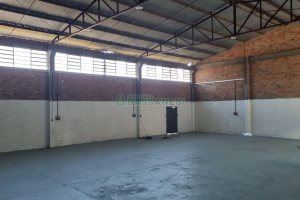 Pavilhão com 550m², no bairro Fatima em Caxias do Sul para Alugar