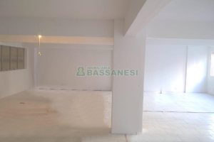 Sala com 164m², no bairro Centro em Caxias do Sul para Alugar ou Comprar