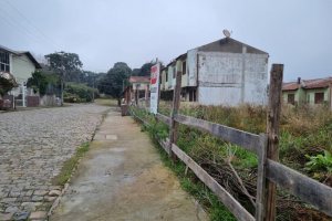 Terreno com 288m², no bairro Santa Lúcia em Caxias do Sul para Comprar