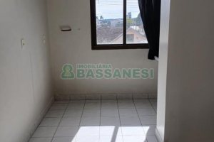 Apto Mobiliado com 60m², 2 dormitórios, 1 vaga, no bairro Sagrada Família em Caxias do Sul para Comprar