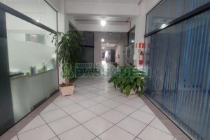 Loja com 53m², 2 vagas, no bairro Centro em Caxias do Sul para Alugar ou Comprar