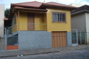 Casa, 4 dormitórios, 1 vaga, no bairro Rio Branco em Caxias do Sul para Comprar