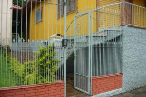 Casa, 4 dormitórios, 1 vaga, no bairro Rio Branco em Caxias do Sul para Comprar