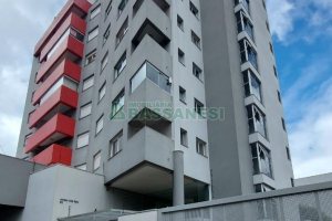 Apto Mobiliado com 55m², 1 dormitório, 2 vagas, no bairro Lourdes em Caxias do Sul para Alugar
