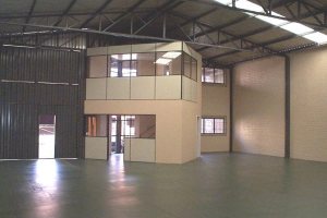 Pavilhão com 300m², no bairro São José em Caxias do Sul para Alugar