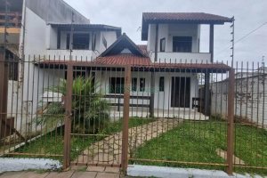 Casa Comercial com 275m², 3 dormitórios, 2 vagas, no bairro Cinqüentenário em Caxias do Sul para Alugar