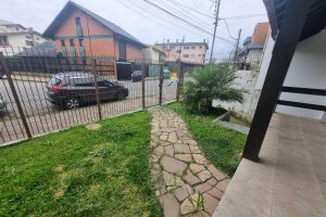 Casa Comercial com 275m², 3 dormitórios, 2 vagas, no bairro Cinqüentenário em Caxias do Sul para Alugar