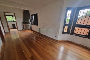 Casa Comercial com 275m², 3 dormitórios, 2 vagas, no bairro Cinqüentenário em Caxias do Sul para Alugar