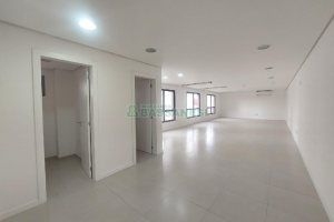 Sala com 80m², no bairro Centro em Caxias do Sul para Alugar