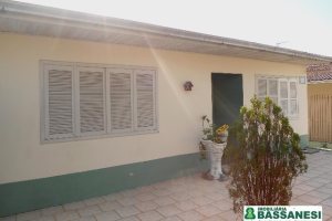 Casa com 180m², 3 dormitórios, 2 vagas, no bairro Desvio Rizzo em Caxias do Sul para Comprar