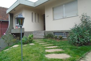 Casa Comercial com 280m², 3 dormitórios, no bairro Centro em Caxias do Sul para Alugar