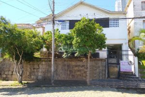 Casa com 225m², 3 dormitórios, 2 vagas, no bairro Universitário em Caxias do Sul para Comprar