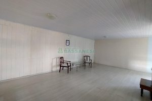 Casa com 225m², 3 dormitórios, 2 vagas, no bairro Universitário em Caxias do Sul para Comprar