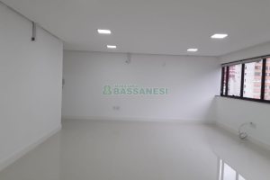 Sala com 61m², 1 vaga, no bairro Centro em Caxias do Sul para Alugar