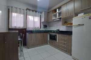 Sobrado Mobiliado com 130m², 3 dormitórios, 2 vagas, no bairro São José em Caxias do Sul para Alugar