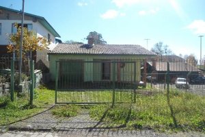 Casa com 360m², 3 dormitórios, 1 vaga, no bairro Santo Antônio em Caxias do Sul para Comprar