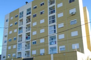 Apartamento com 69m², 3 dormitórios, 2 vagas, no bairro Cinqüentenário em Caxias do Sul para Comprar