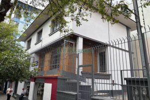 Casa Comercial com 550m², 3 dormitórios, 2 vagas, no bairro São Pelegrino em Caxias do Sul para Alugar