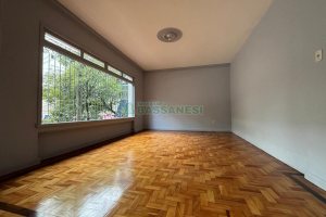 Casa Comercial com 550m², 3 dormitórios, 2 vagas, no bairro São Pelegrino em Caxias do Sul para Alugar