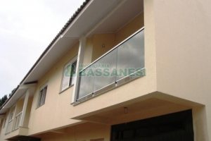 Sobrado com 98m², 3 dormitórios, 1 vaga, no bairro Desvio Rizzo em Caxias do Sul para Comprar