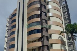 Apartamento com 120m², 3 dormitórios, 3 vagas, no bairro Panazzolo em Caxias do Sul para Comprar