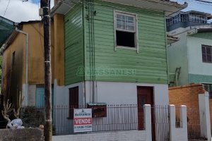Casa com 90m², 2 dormitórios, no bairro Rio Branco em Caxias do Sul para Comprar