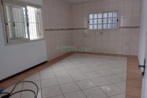 Casa com 215m², 5 dormitórios, 2 vagas, no bairro Charqueadas em Caxias do Sul para Comprar