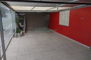 Casa com 215m², 5 dormitórios, 2 vagas, no bairro Charqueadas em Caxias do Sul para Comprar