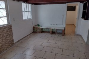 Casa com 215m², 5 dormitórios, 2 vagas, no bairro Charqueadas em Caxias do Sul para Comprar