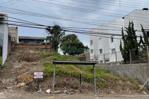 Terreno com 360m², no bairro Jardim América em Caxias do Sul para Comprar