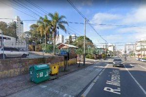 Terreno com 575m², 1 vaga, no bairro Pio X em Caxias do Sul para Comprar