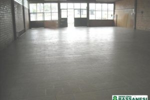 Loja com 320m², no bairro De Lazzer em Caxias do Sul para Alugar