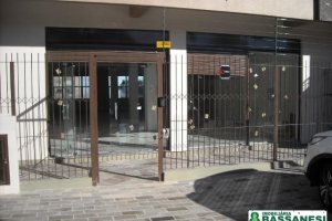 Loja com 224m², no bairro Charqueadas em Caxias do Sul para Alugar ou Comprar