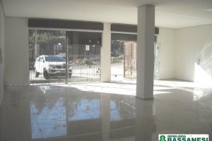 Loja com 224m², no bairro Charqueadas em Caxias do Sul para Alugar ou Comprar